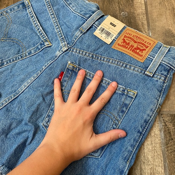 Levi’s High Waisted Mom Jean Shorts - Picture 11 of 13